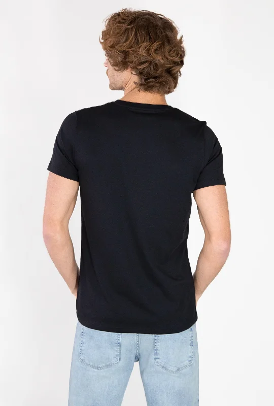 T-SHIRT NEGRA CUELLO REDONDO